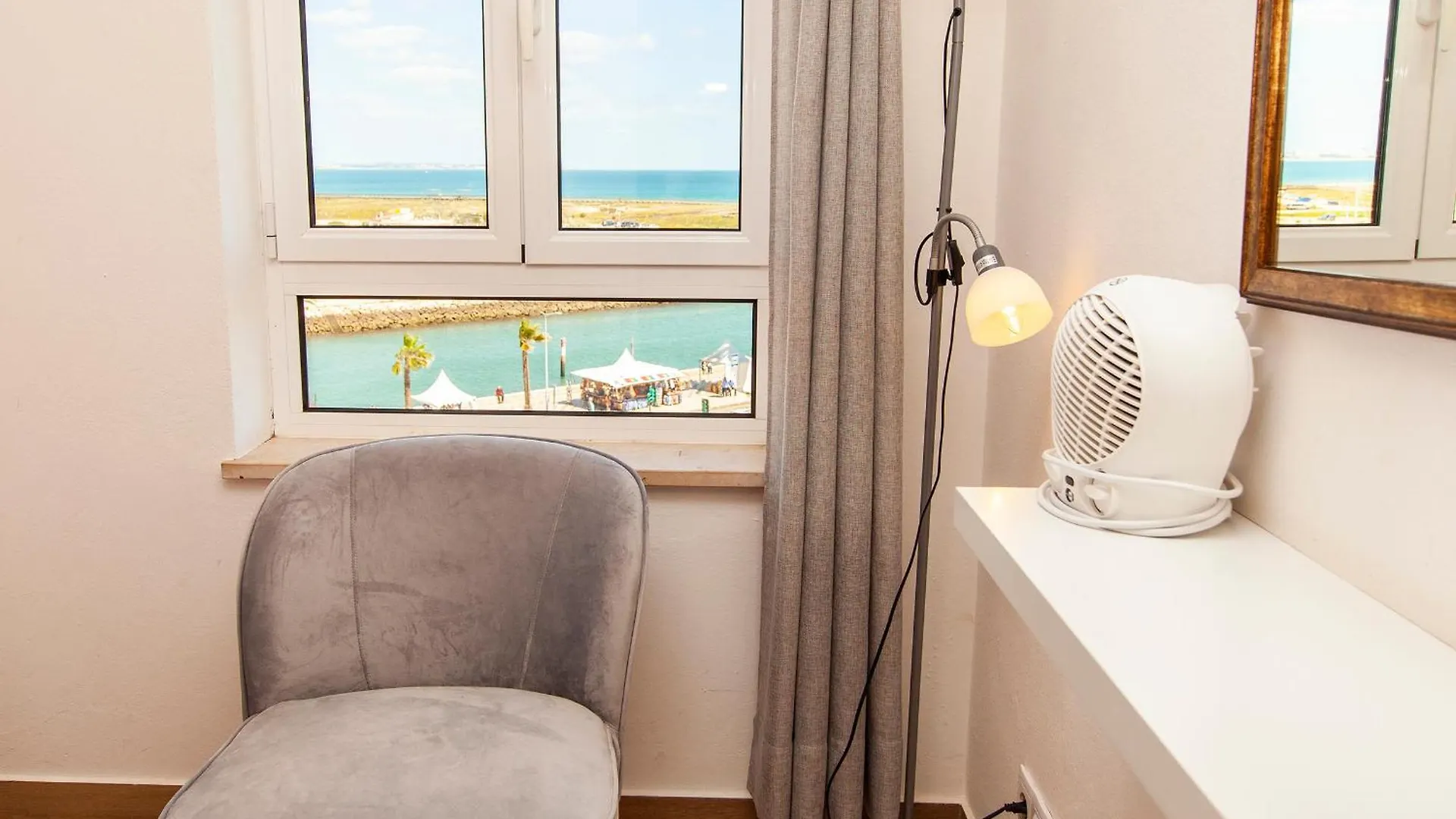 A38 - Rising Sun Top-Floor Flat لاغوس