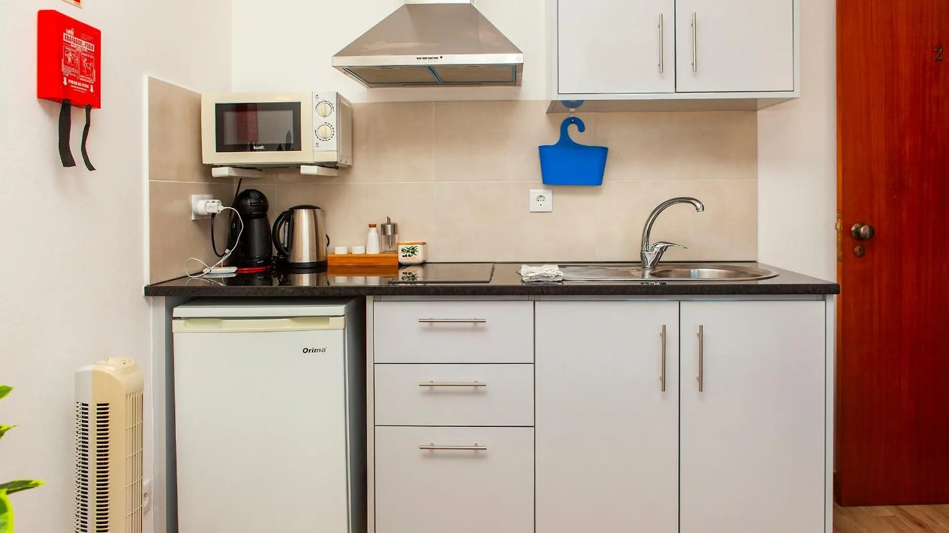 A38 - Rising Sun Top-Floor Flat لاغوس 0*,  البرتغال